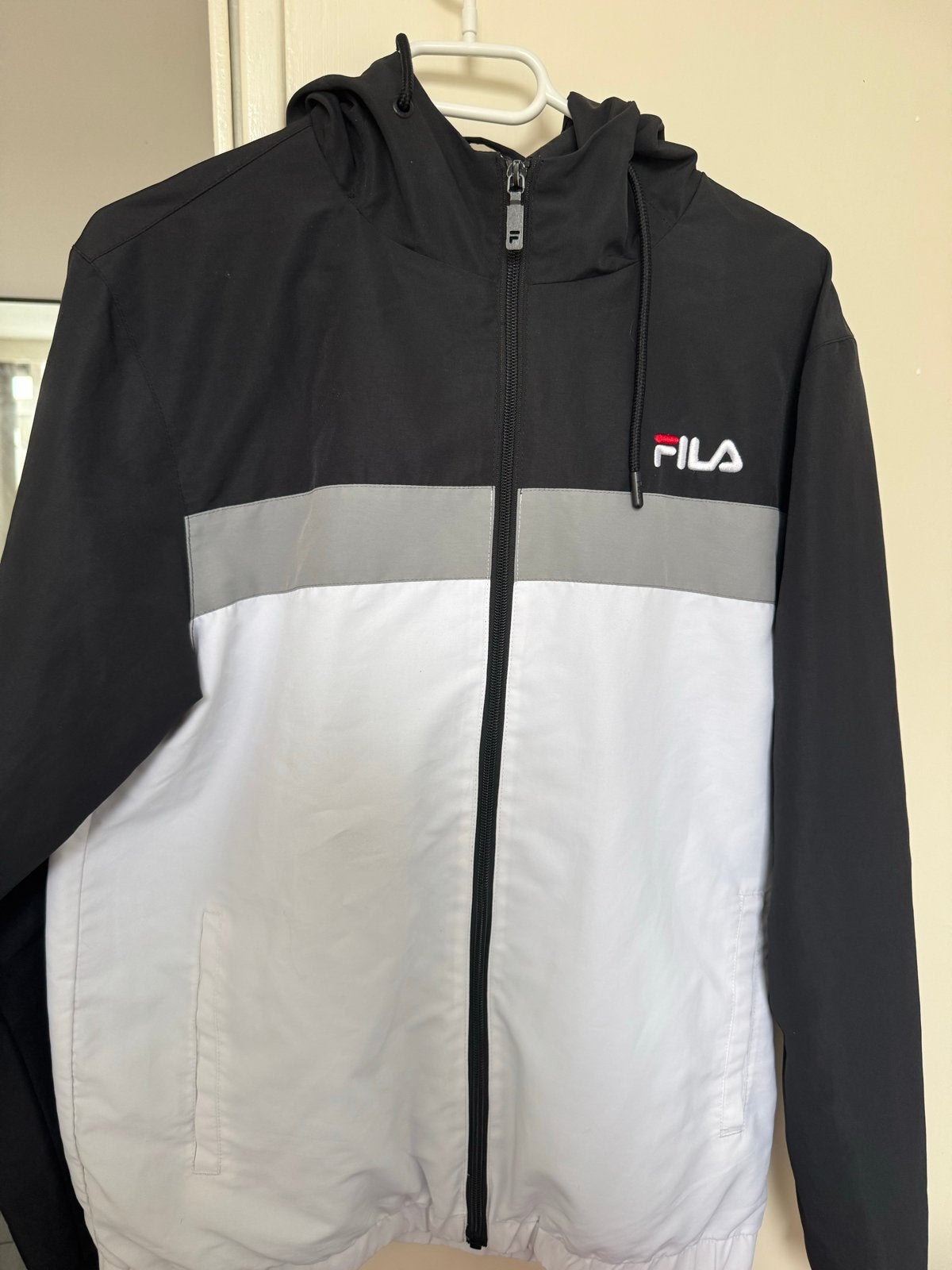 Fila windjack - Zwart, wit en grijs - Maat S, Ophalen of Verzenden, Zo goed als nieuw, Maat 46 (S) of kleiner, Zwart