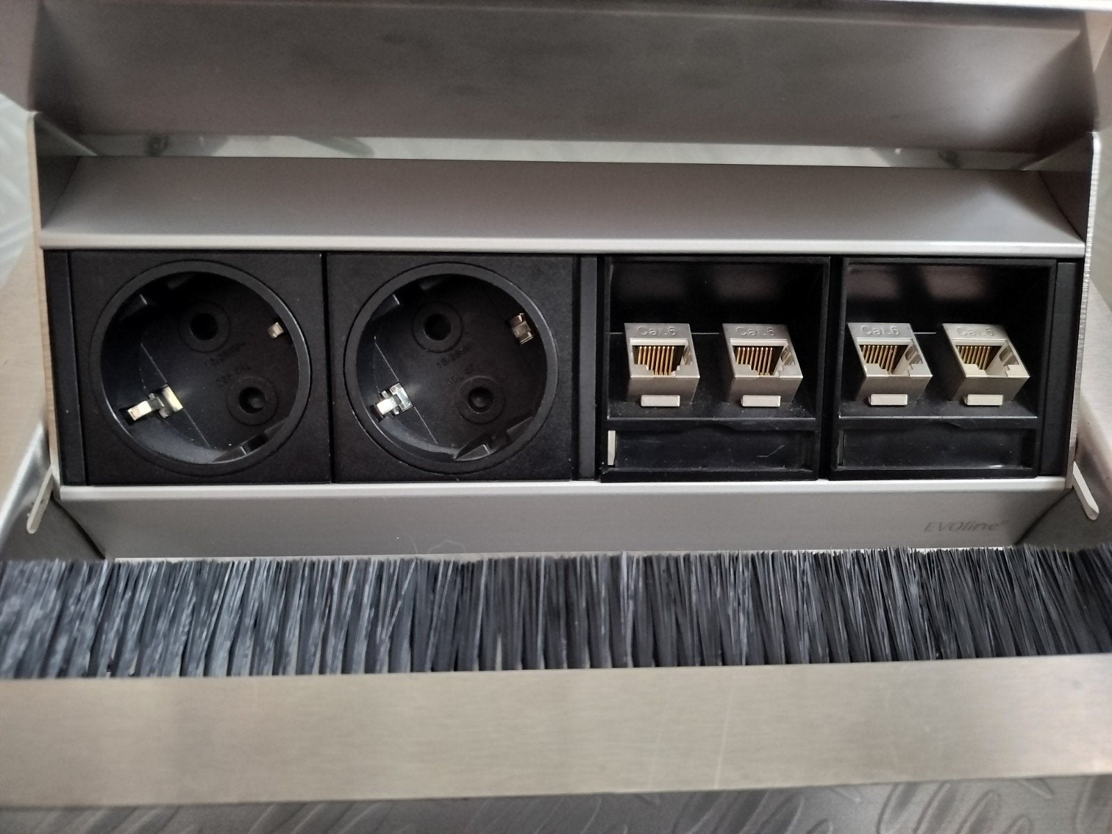 Evoline bureau-inbouwunit 2x stopcontact 4x CAT6 ethernet, Ophalen of Verzenden, Gebruikt, Stopcontact