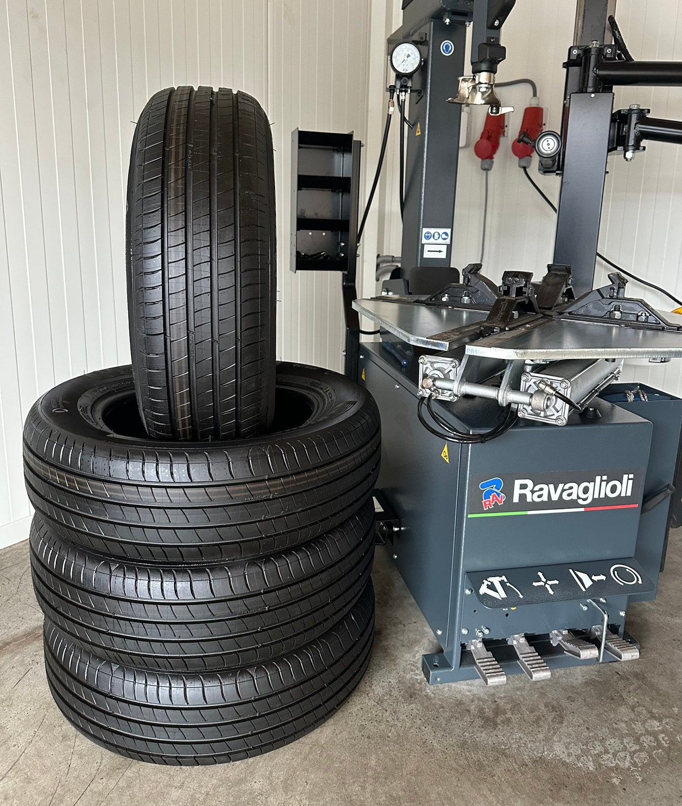 4 Nieuwe Michelin 185 65 15 Zomerbanden Inclusief Montage, 15 inch, Banden en Velgen, Nieuw, Personenwagen