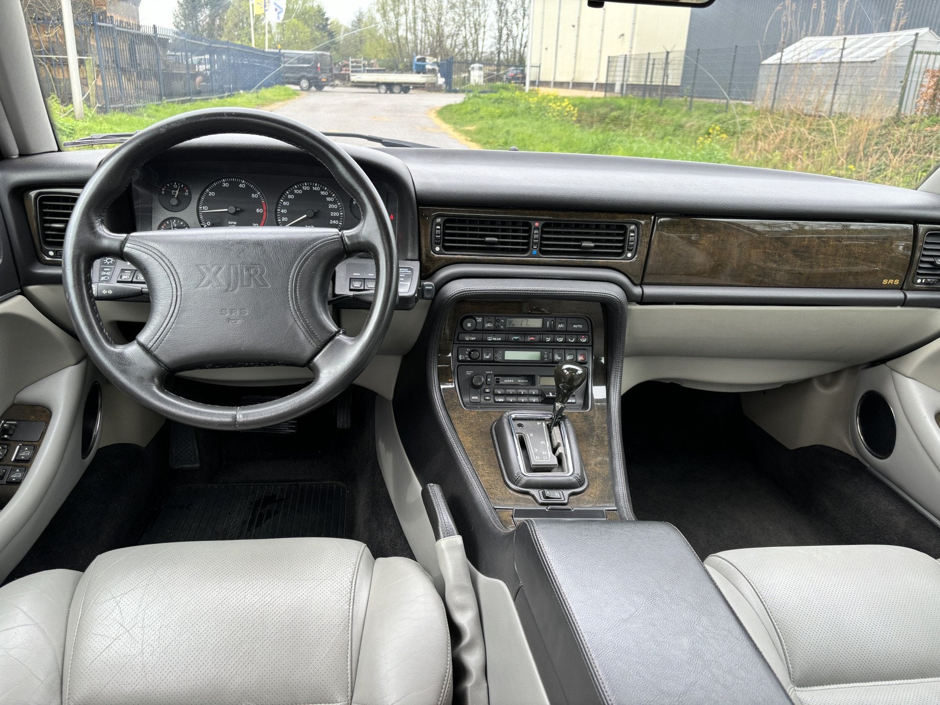 Jaguar XJ 4.0 R S/C SUPERCHARGED / LEER / MAT BLAUW / SCHUIF, foto 5