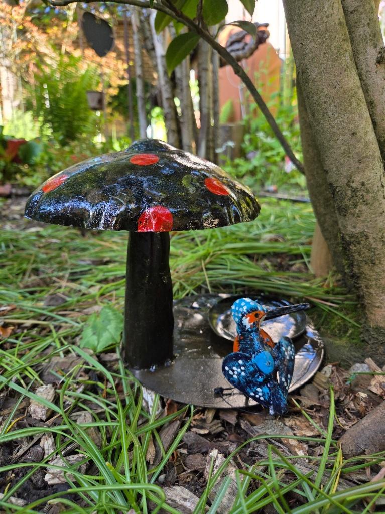 IJSVOGEL MET PADDENSTOEL VOERBAKJE - HANDGEMAAKT - FAIRTRADE, Ophalen of Verzenden, Nieuw