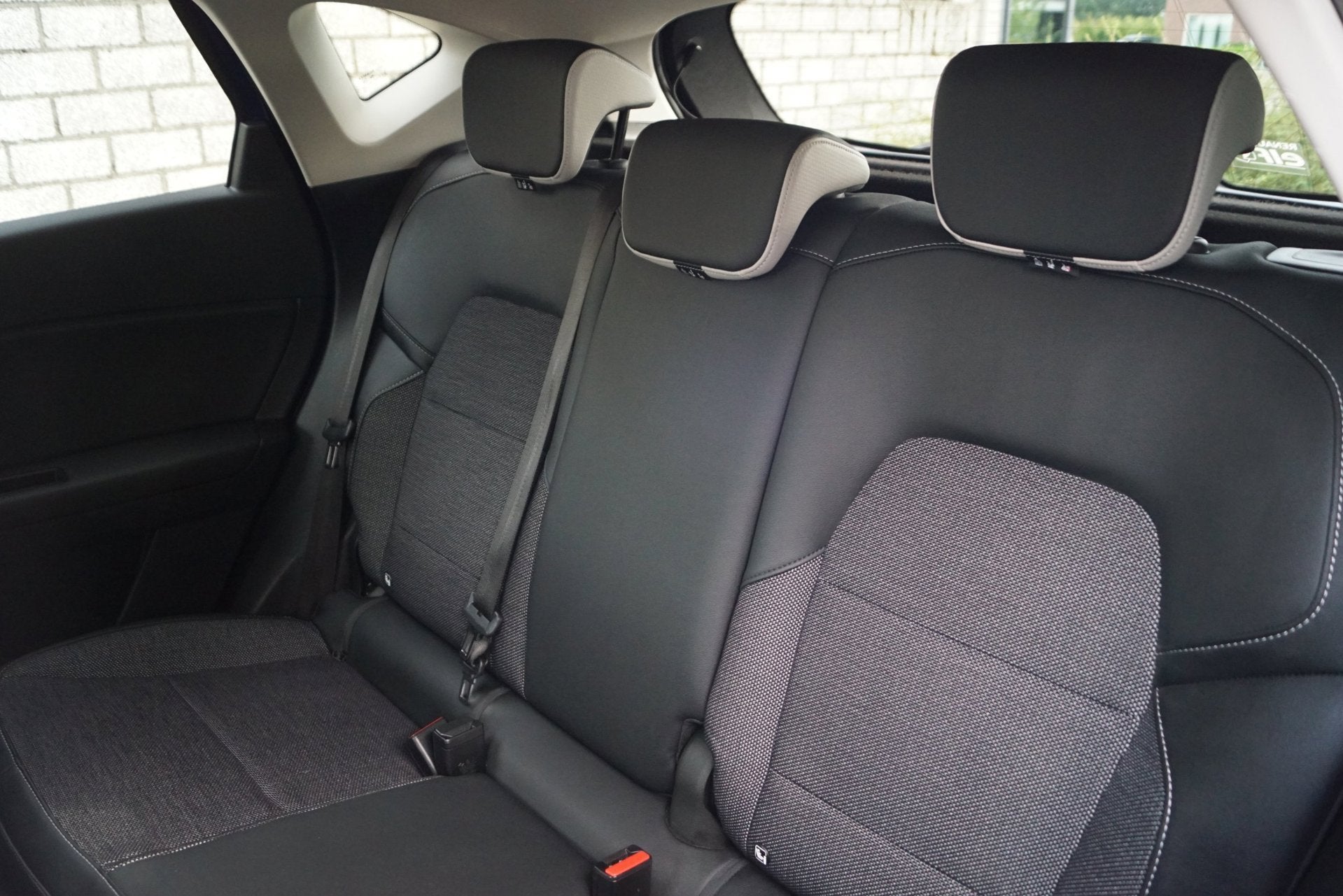 Foto 6 van Renault Captur 1.3 TCe 130 Intens Autom Half Leder/Stof Spor