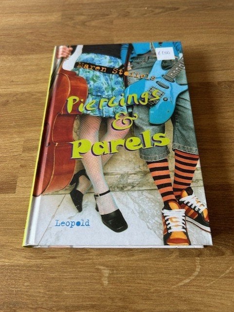 A40-boek Piercings & Parels van Maren Stoffels, Ophalen of Verzenden, Gelezen