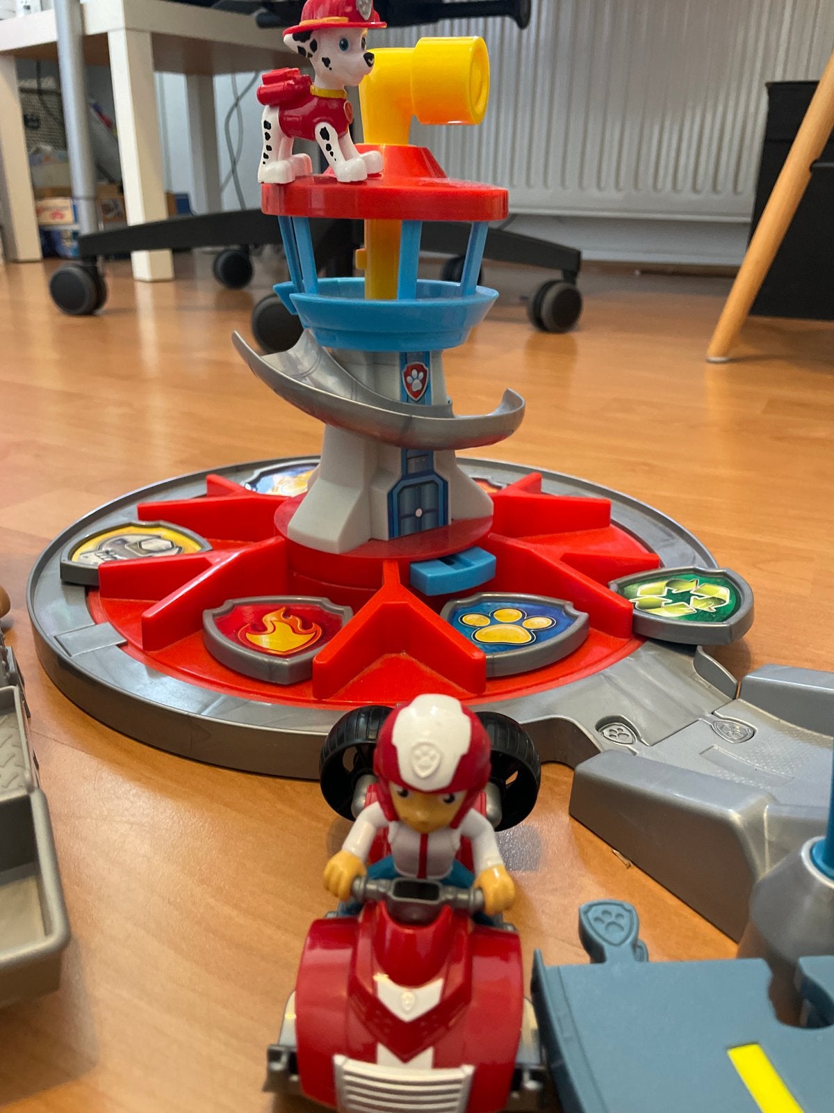 Paw Patrol Avonturenbaan met Uitkijktoren ,en Voertuigen e, Ophalen of Verzenden, Zo goed als nieuw, Overige merken