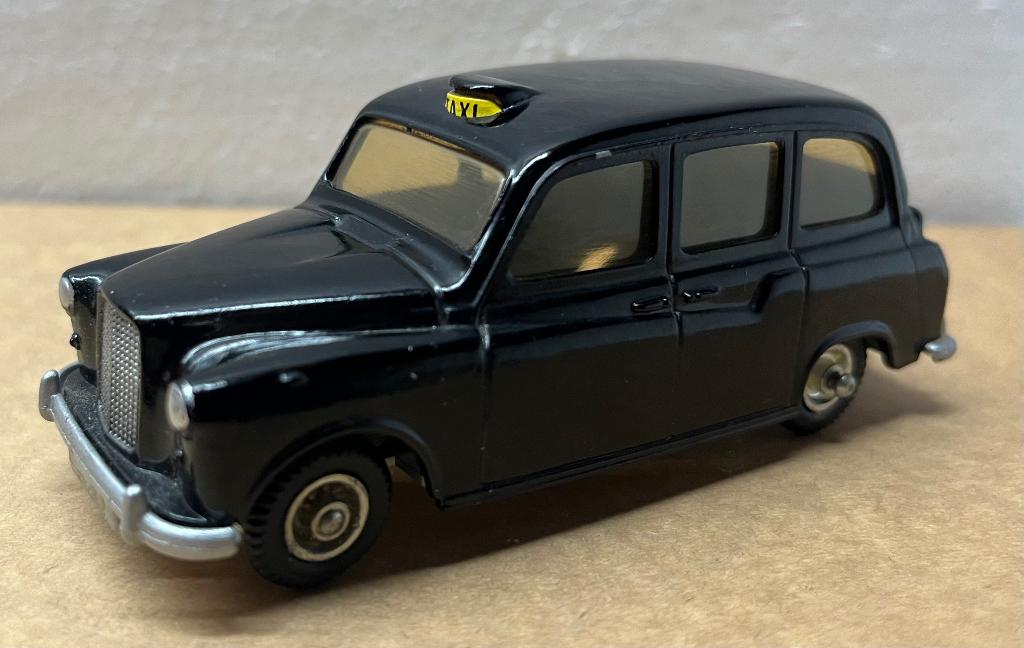 1:43 Budgie Models England ,  Austin FX-4 London Taxi Cab, Ophalen of Verzenden, Zo goed als nieuw, Auto, Overige merken