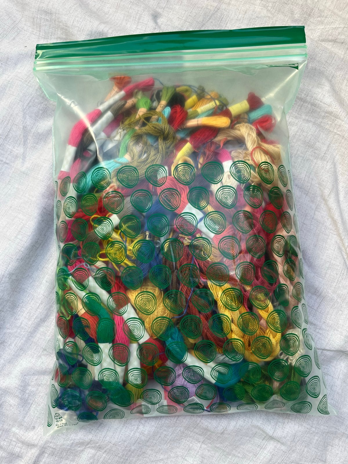 Grote zak met diverse kleuren borduurgaren, Hobby en Vrije tijd, Borduren en Borduurmachines, Ophalen of Verzenden, Gebruikt, Handborduren