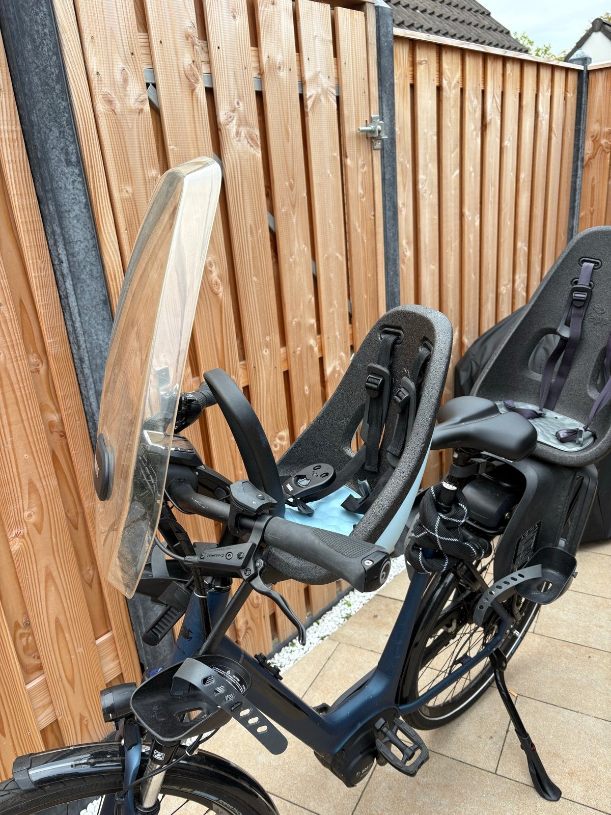 Thule Yepp Nexxt Mini fietszitje met windscherm, Ophalen, Voetsteuntjes, Voorzitje, Zo goed als nieuw
