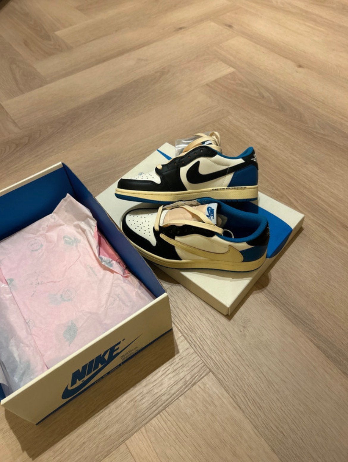 Nike Air Jordan 1 Retro Low OG SP Fragment x Travis Scott, Kleding | Dames, Schoenen, Blauw, Nieuw, Ophalen of Verzenden, Sneakers of Gympen