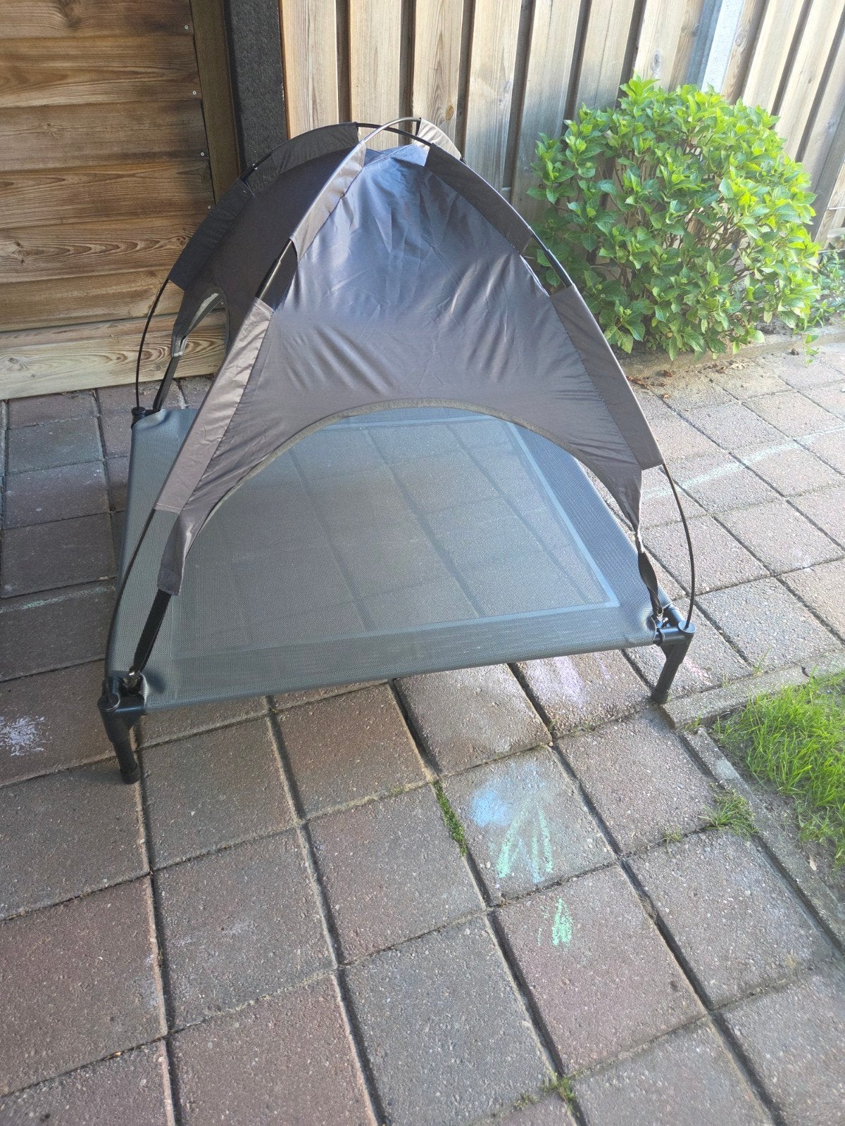 Hondenbed met schaduwdoek, Ophalen of Verzenden, Zo goed als nieuw