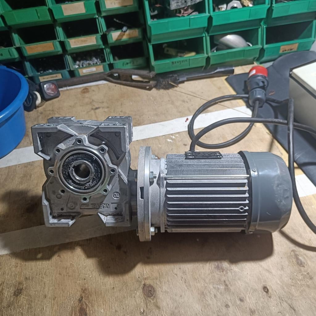 Reductor motor met haakse overbrenging, Ophalen, Gebruikt, Elektromotor