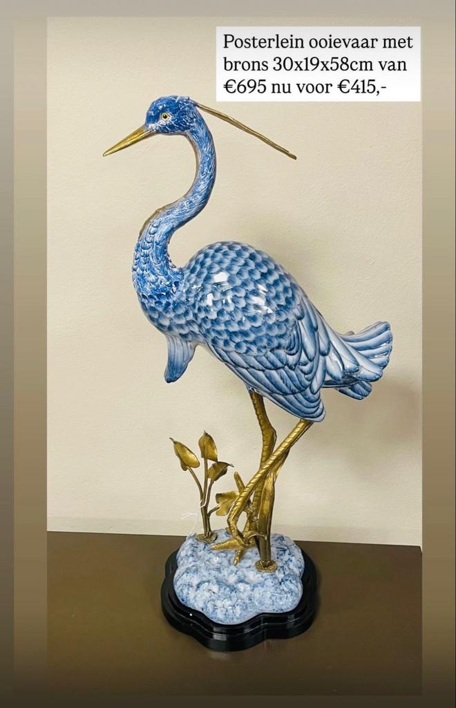 Grote porseleinen reiger met brons accenten, Antiek en Kunst, Antiek | Porselein, Ophalen of Verzenden