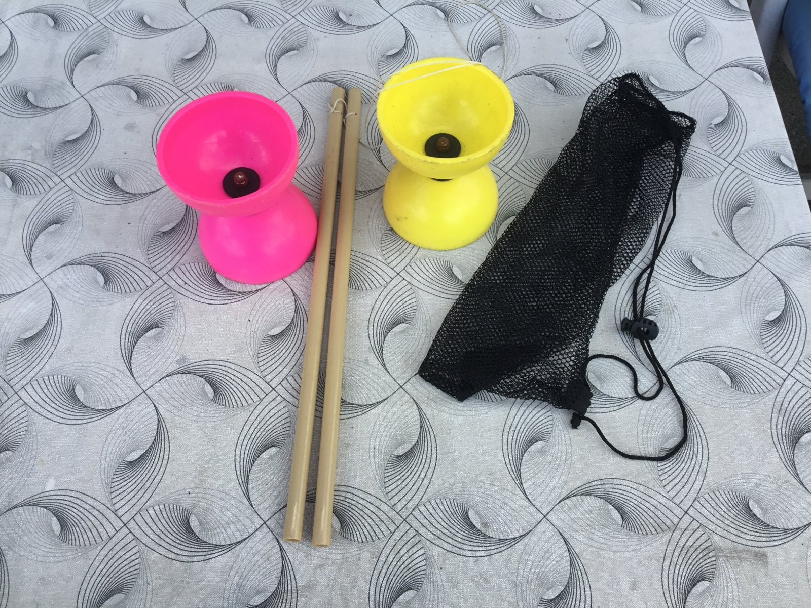 Diabolo set - 2 stuks met stokjes en tasje, Kinderen en Baby's, Ophalen, Gebruikt, Jongen of Meisje