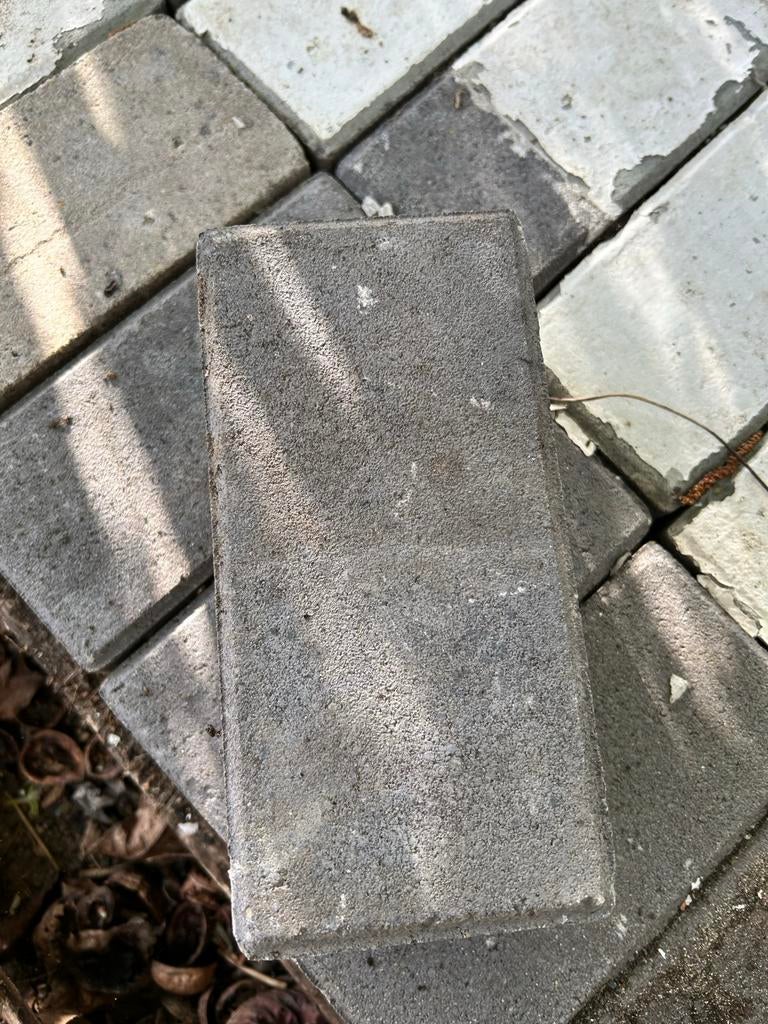 Betonklinkers: grijs, rood en grijze waaltjes, Tuin en Terras, Ophalen, Gebruikt, Klinkers, Minder dan 5 m²