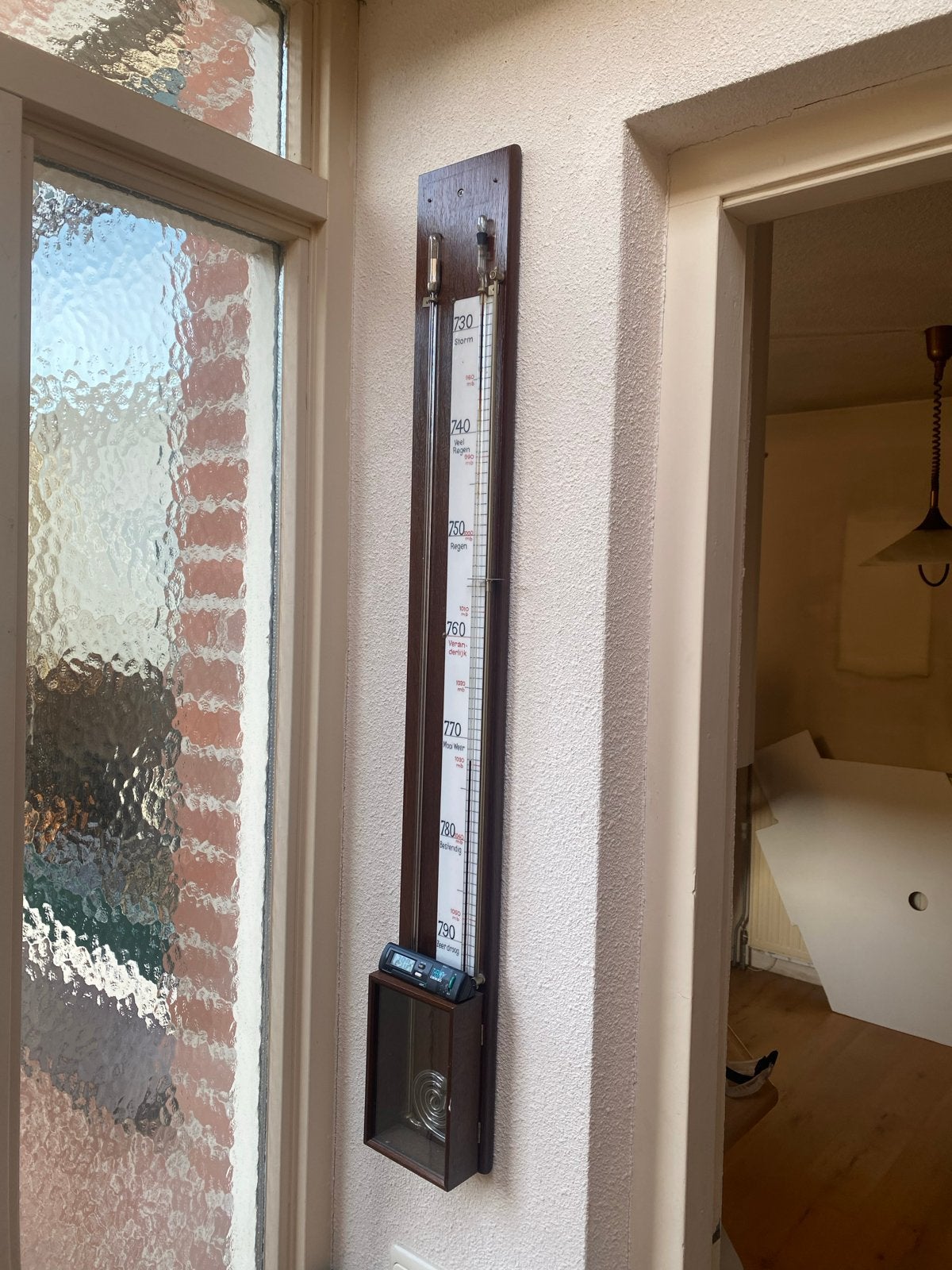 Antieke contra-barometer, Ophalen