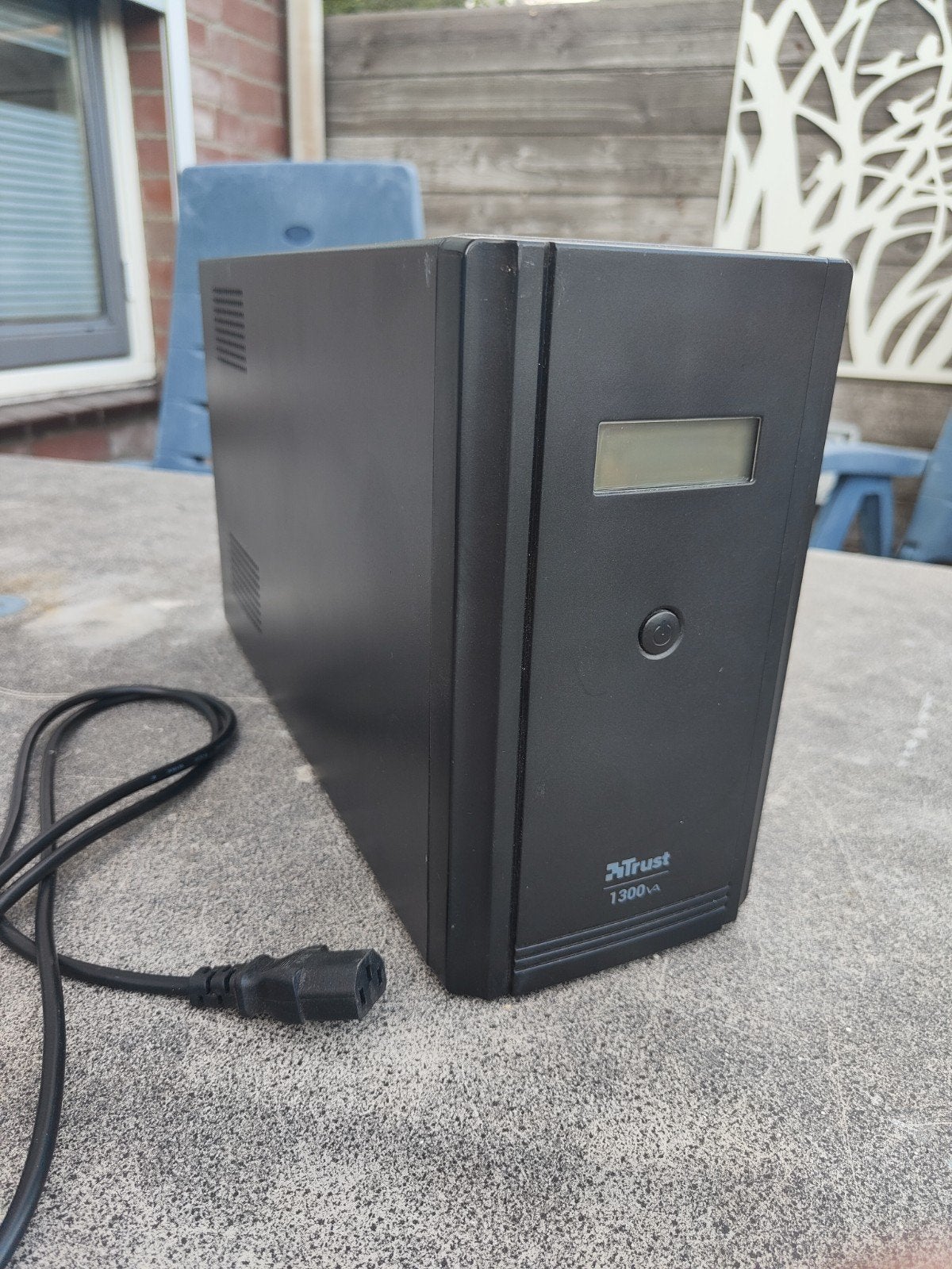 Trust 1300VA UPS Noodstroomvoorziening met Display, Computers en Software, Noodvoedingen (UPS), Ophalen of Verzenden