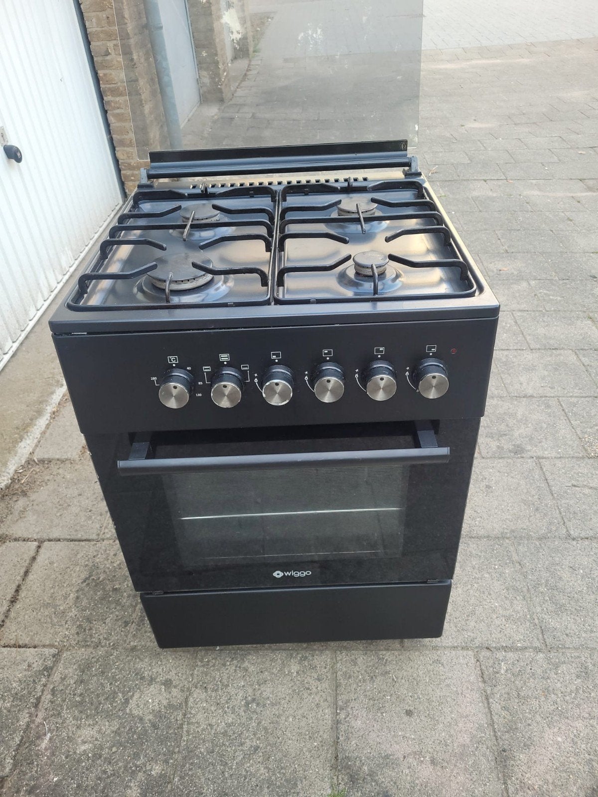 zwart gasfornuis, Witgoed en Apparatuur, Fornuizen, Zo goed als nieuw, Gas, Vrijstaand, 85 tot 90 cm