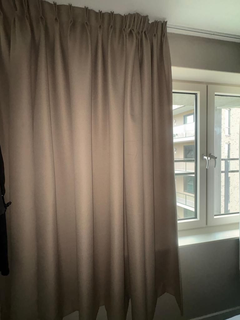 Gordijn Mila Beige - 350 cm breed x 235 cm hoog, Huis en Inrichting, Stoffering | Gordijnen en Lamellen, Ophalen, Gebruikt, Beige