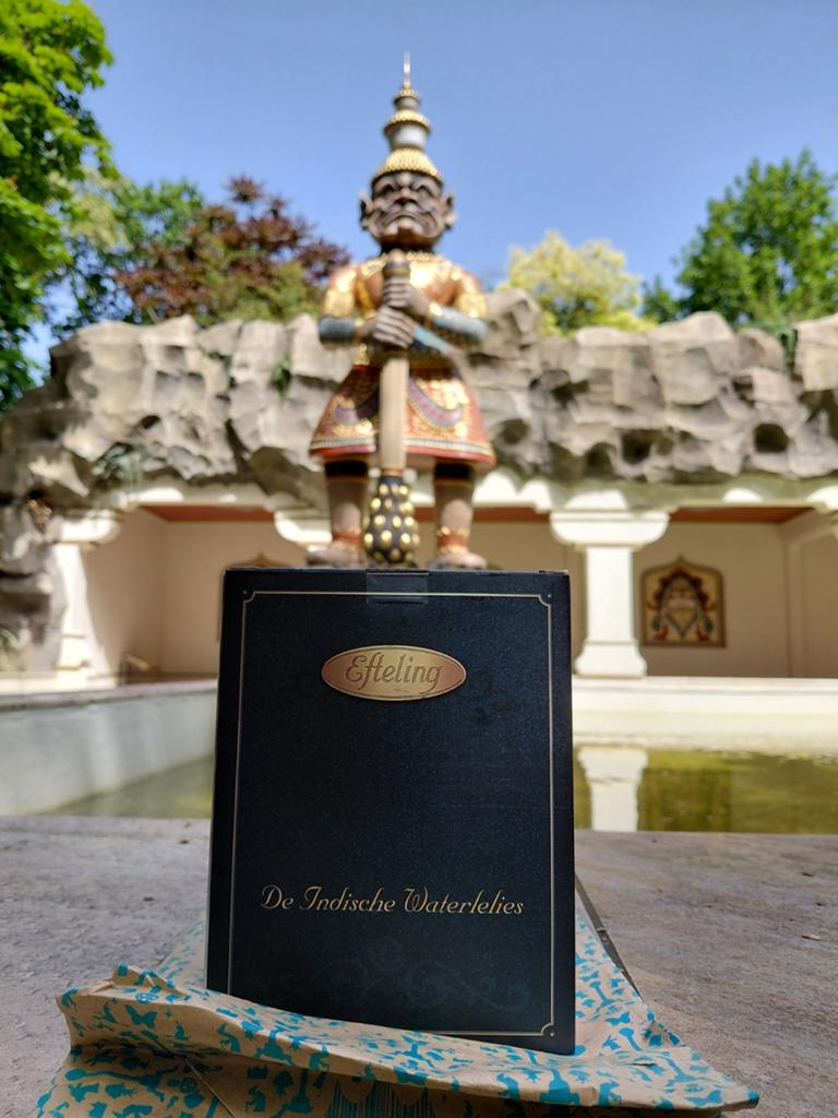 Ongeopend! Efteling Premium Souvenir De Indische Waterlelies, Ophalen of Verzenden, Nieuw, Beeldje of Poppetje