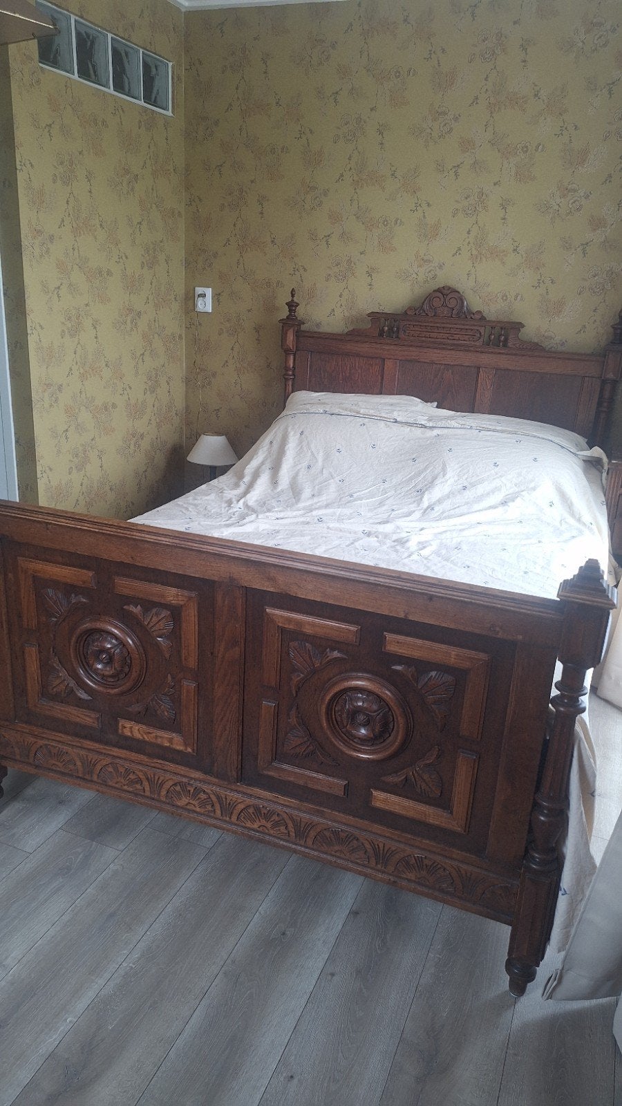 Antiek bed met kast, Ophalen
