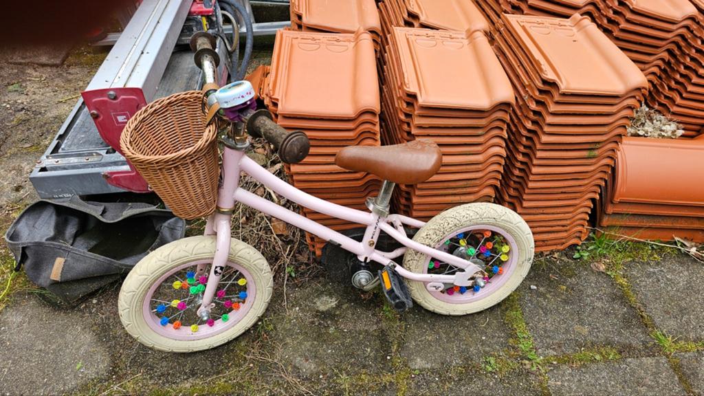 leuke kleine roze kinderfiets, Terugtraprem, Gebruikt, Ophalen of Verzenden, Minder dan 16 inch