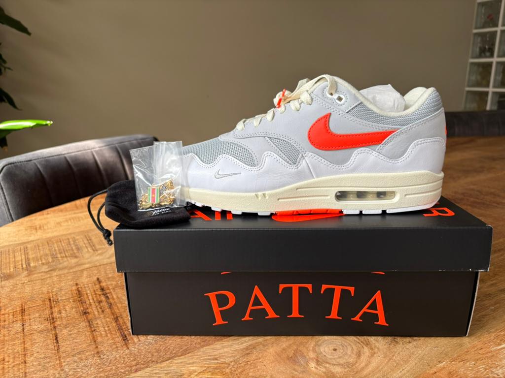 Nike air max 1 Patta white hyper crimson maat 45,5, Kleding | Heren, Schoenen, Ophalen of Verzenden, Zo goed als nieuw, Wit