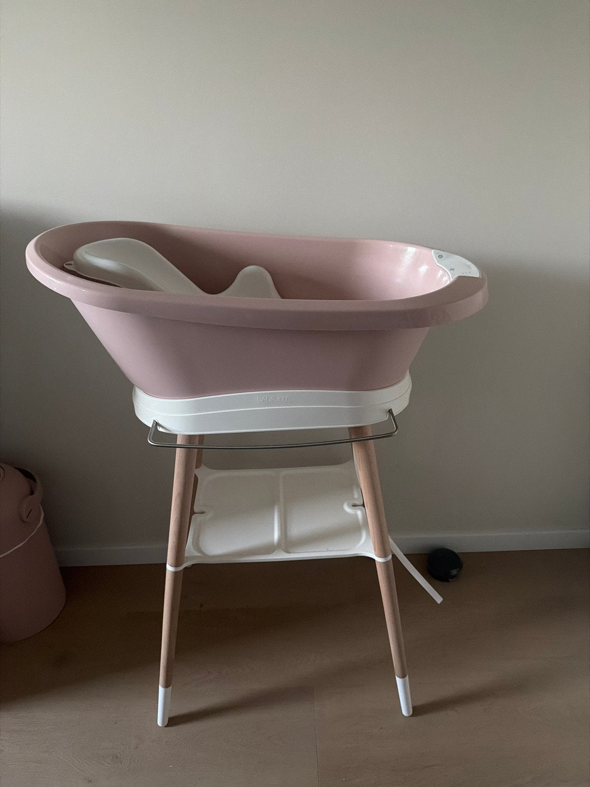 Bébé-jou babybadje met standaard en badzitje, Ophalen, Zo goed als nieuw, Badje, Bébé-jou