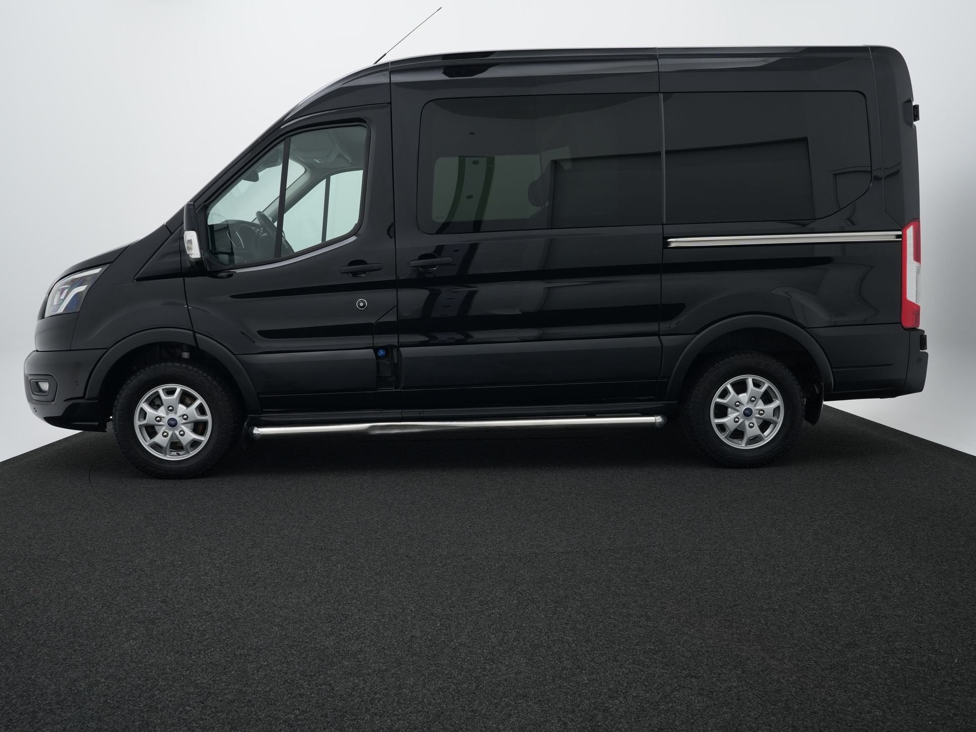 Ford Transit 350 L2H2 Limited 185 pk FWD | Trekhaak | Naviga, Auto's, Dealer onderhouden, Stof, 4 cilinders, Automatische klimaatregeling