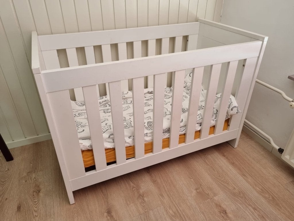 Ledikant en IKEA-kinderstoel, Ophalen, Gebruikt, Ledikant