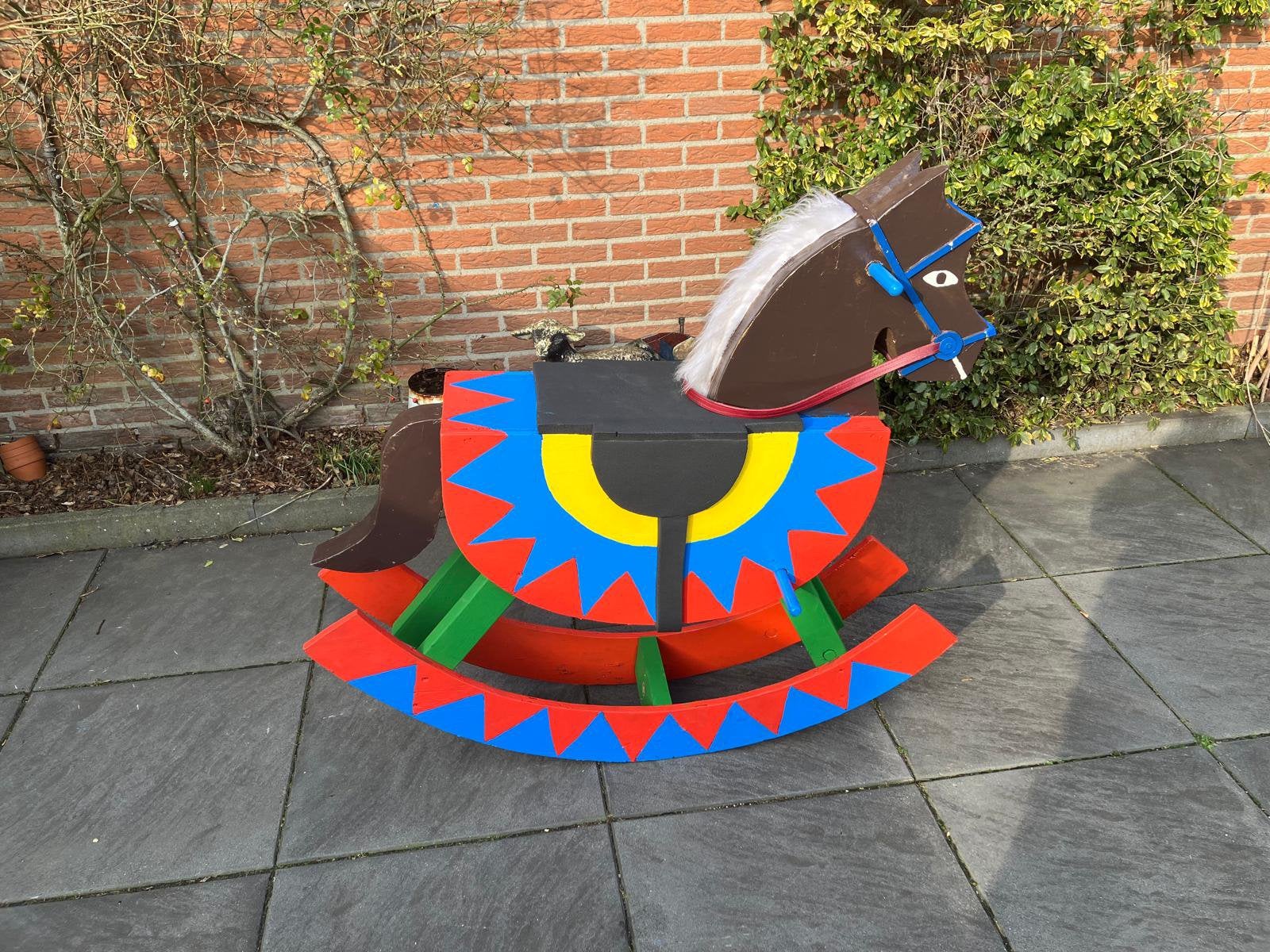 Kleurrijke Houten hobbelpaardjes, Ophalen, Zo goed als nieuw