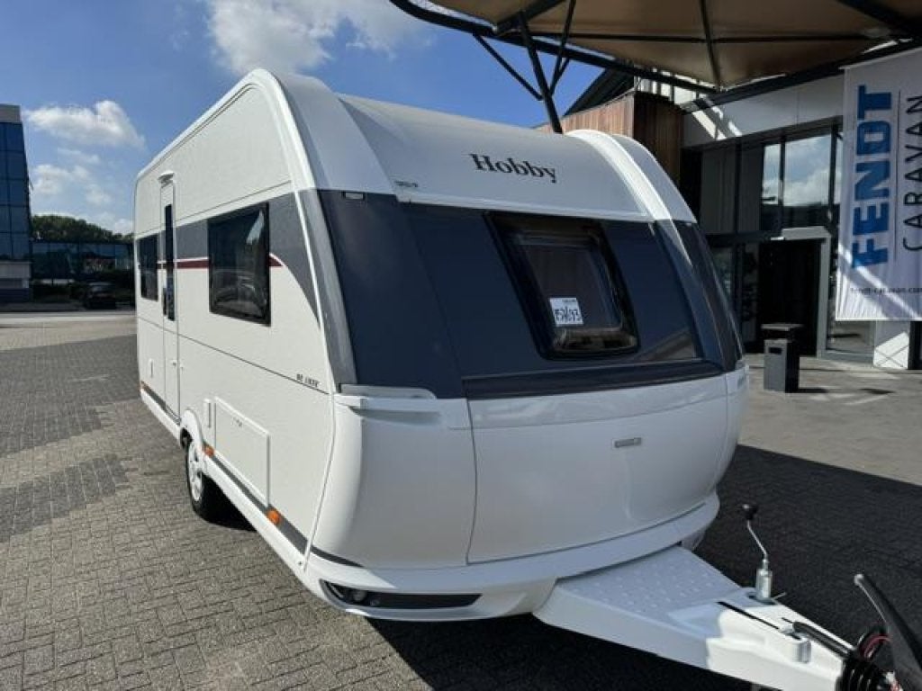 Hobby De Luxe 460 UFE 2027 NIEUW BINNEN!!!, Standaardzit, Schokbreker, Bedrijf, 4 tot 5 meter