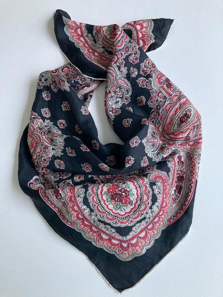 Klassieke Vintage Foulard ZIJDE sjaal, Ophalen of Verzenden, Gedragen, Maat 38/40 (M), Sjaal