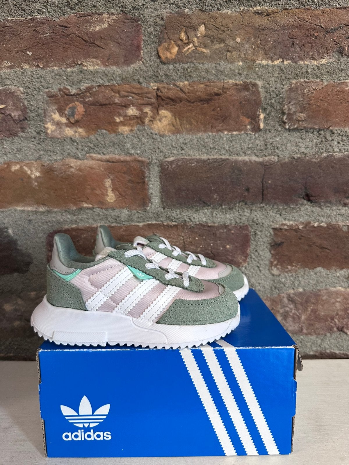 Adidas schoentjes, Jongen of Meisje, Schoenen, Nieuw, Ophalen of Verzenden