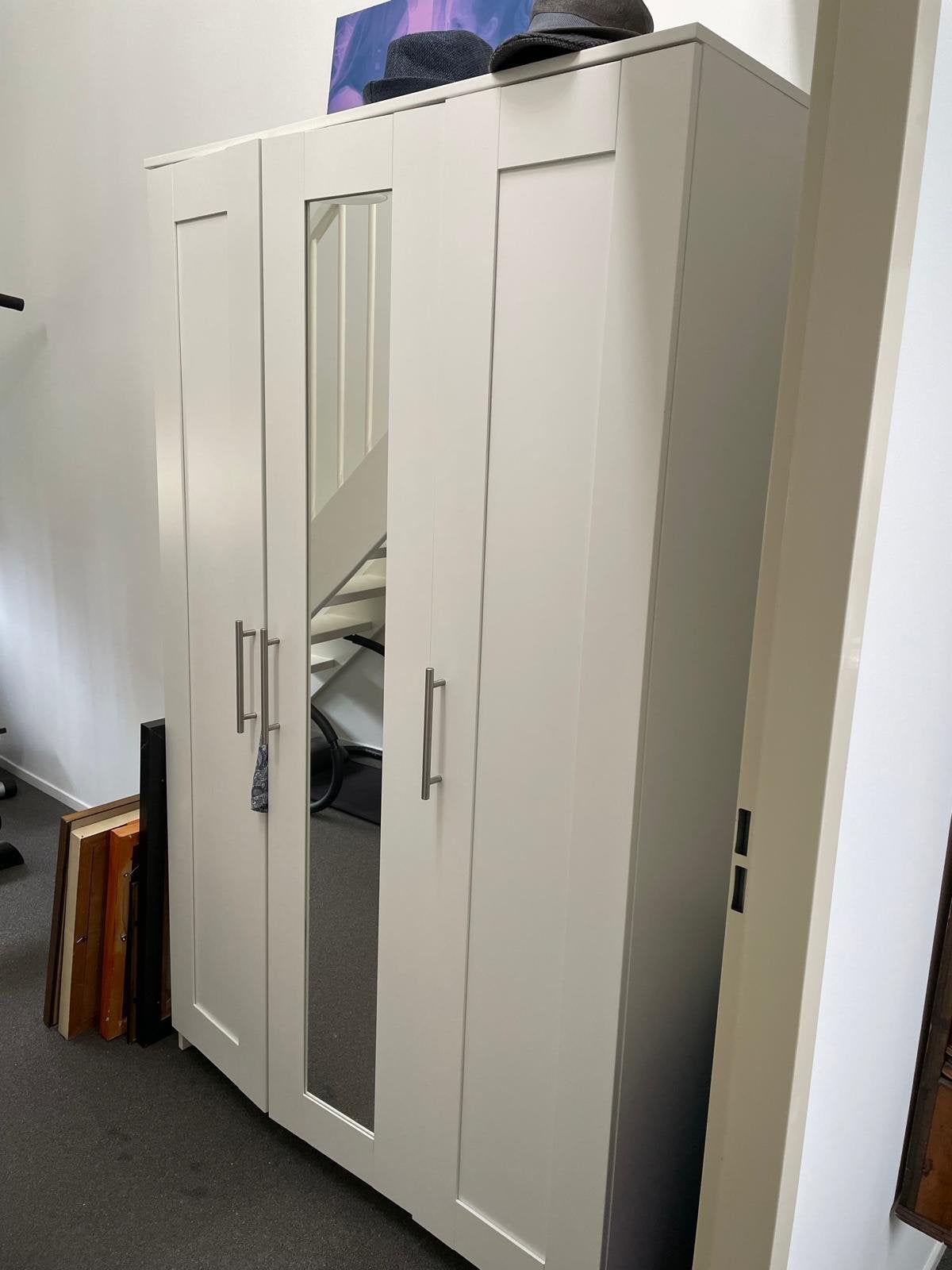 IKEA BRIMNES Kledingkast wit met 3 deuren en spiegel, Ophalen, Gebruikt, 100 tot 150 cm, 150 tot 200 cm