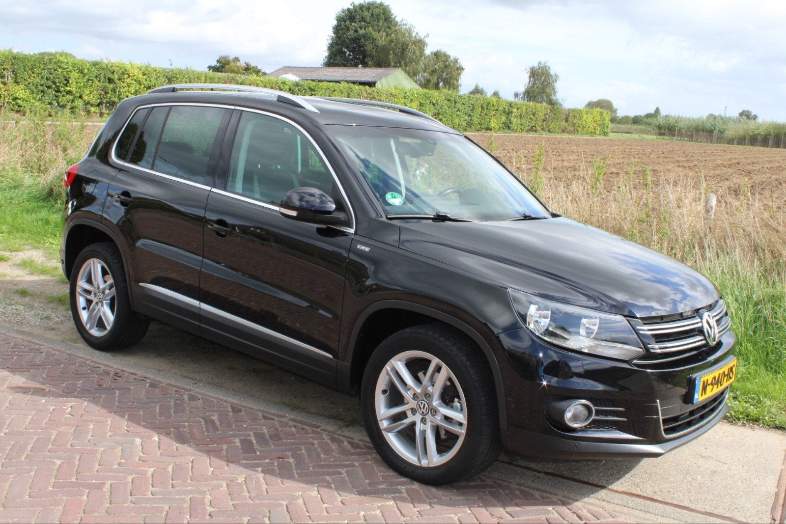 Volkswagen Tiguan 2.0 TSI 132KW/180PK 4M 7-DSG 2013 Zwart, Auto's, Automaat, Dealer onderhouden, Stof, Zwart