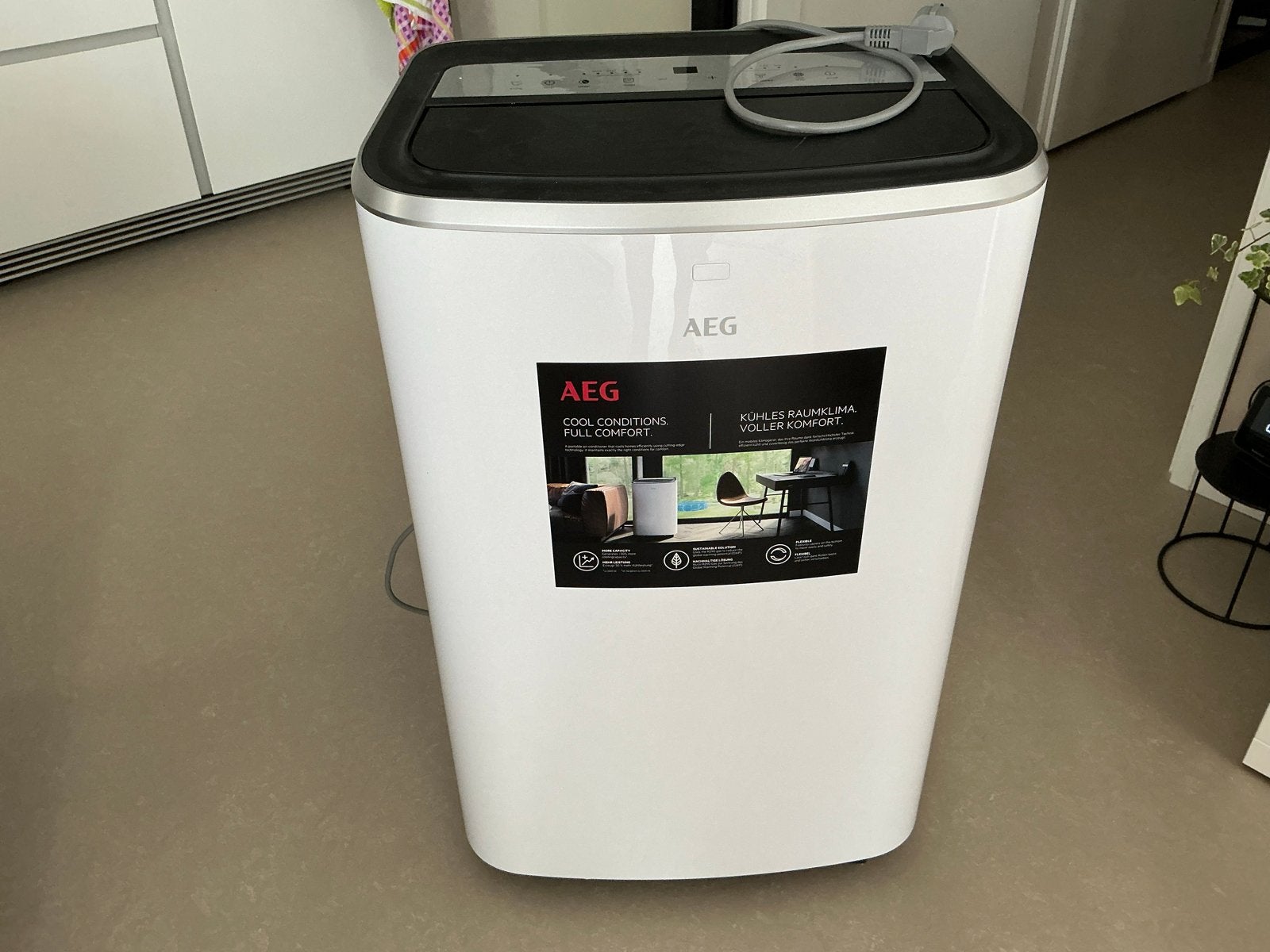 AEG Mobiele Airco - Koelen, Ontvochtigen, Ventileren, Ophalen, Minder dan 60 m³, Timer, 3 snelheden of meer