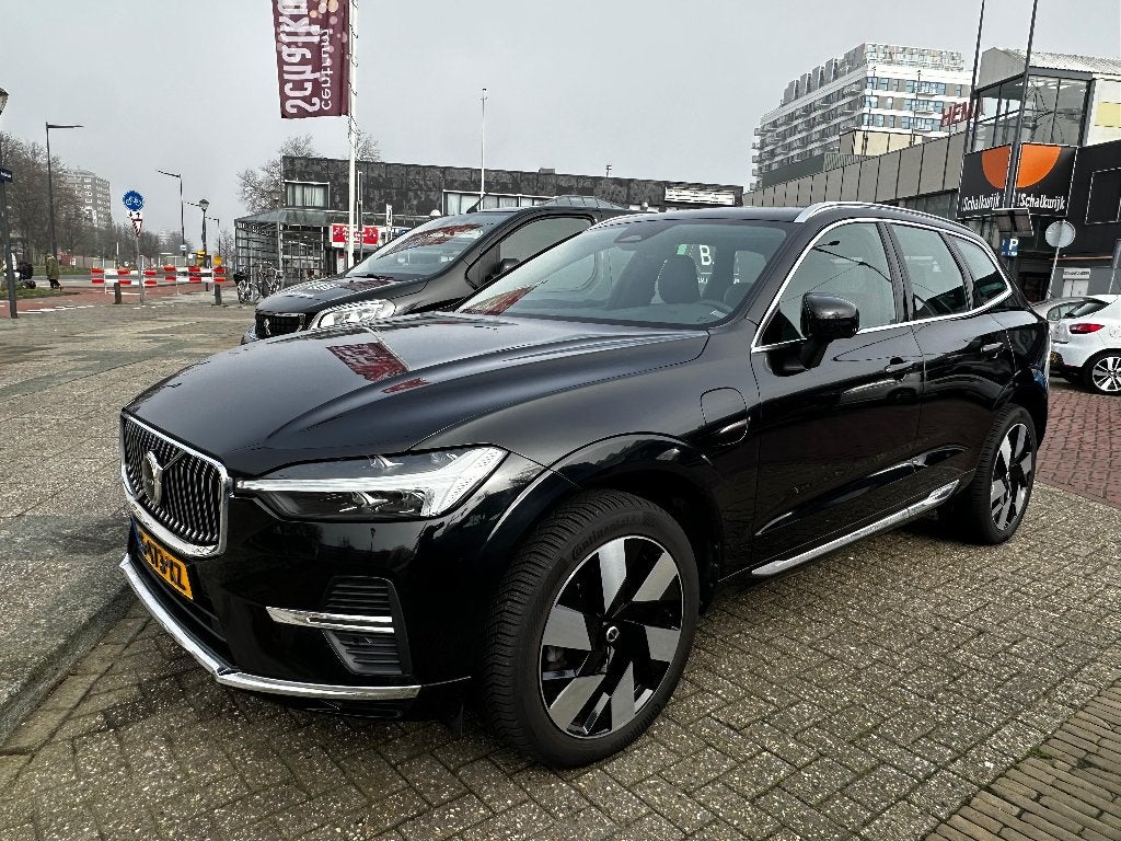 Volvo XC60 T6 Recharge Plug-in Hybrid 350pk AWD 2023 Zwart, Automaat, Zwart, 1969 cc, 138 €/maand