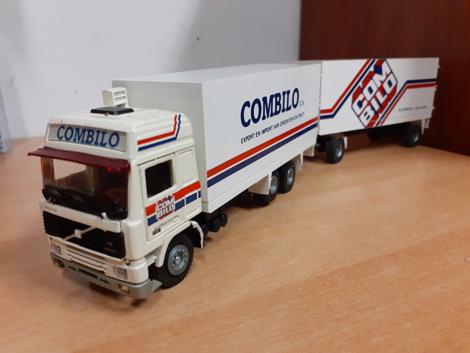 Tekno Volvo F12 Combilo combi, Ophalen of Verzenden, Zo goed als nieuw, Bus of Vrachtwagen, Tekno