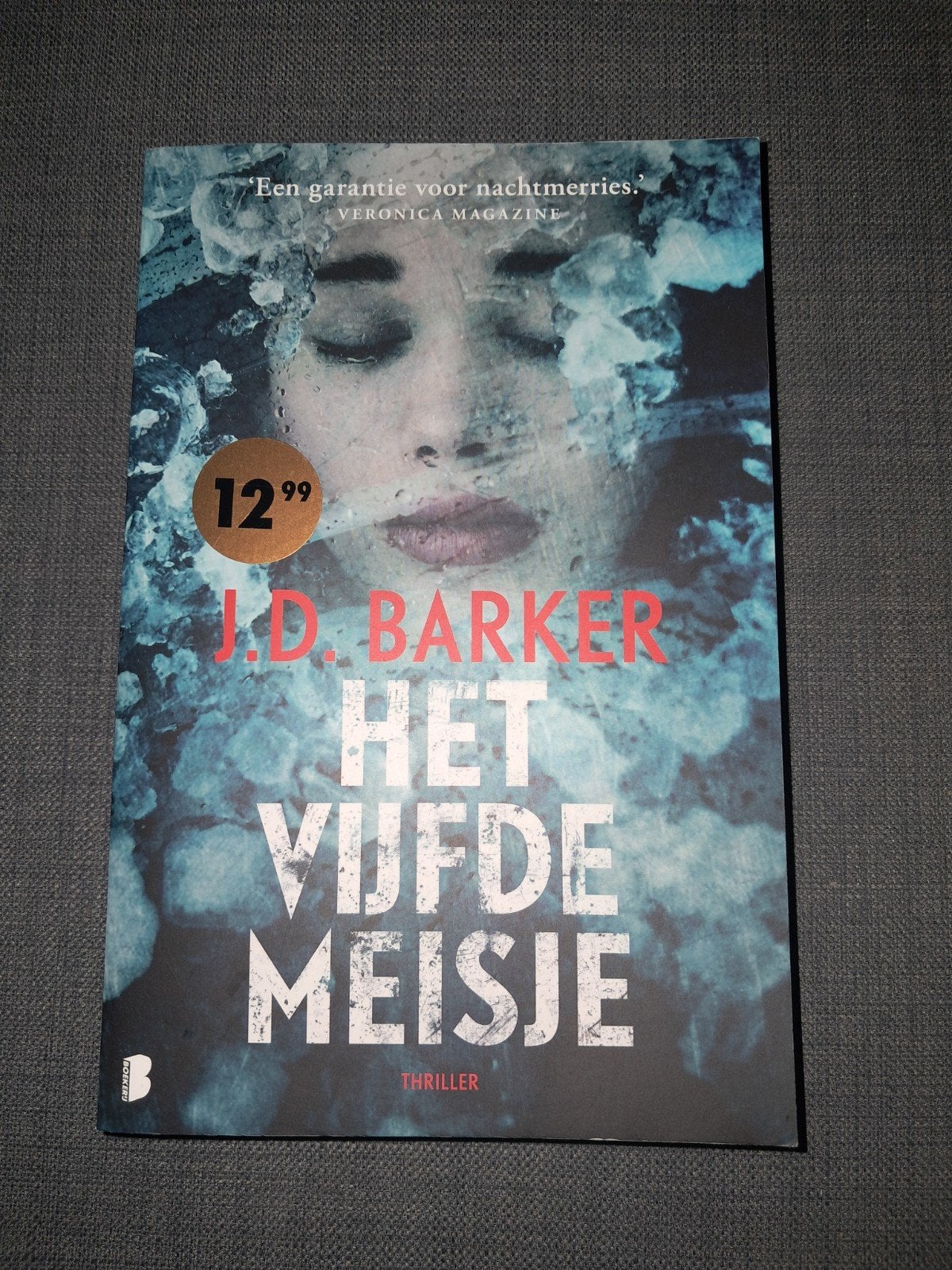 J.D. Barker - Het Vijfde Meisje (Thriller), Ophalen of Verzenden, Zo goed als nieuw, J.D. Barker, Amerika