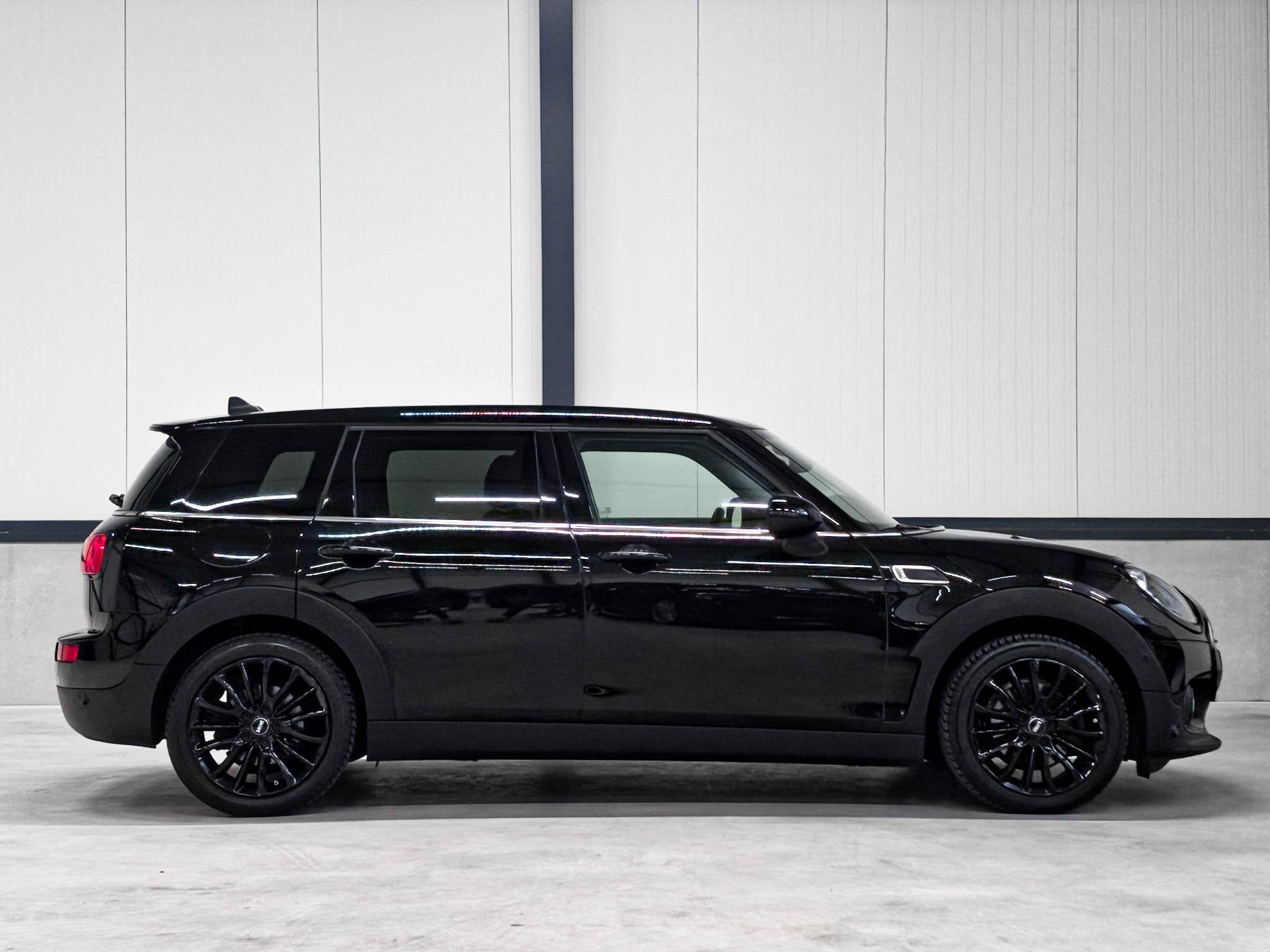 Foto 4 van MINI Clubman 1.5 Cooper Black edition | Carplay | Stoelverwa
