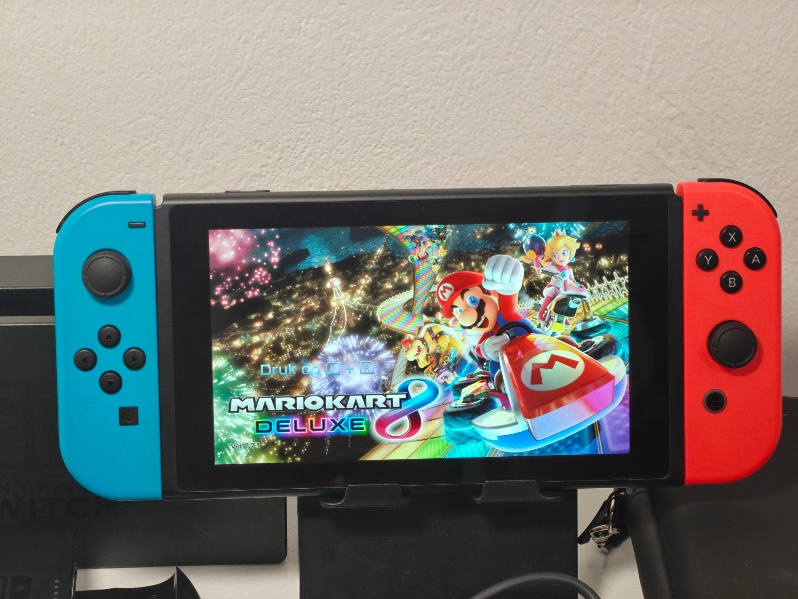 Nintendo Switch met Mario Kart 8 Deluxe, Spelcomputers en Games, Games | Nintendo Switch, Racen en Vliegen, Ophalen of Verzenden