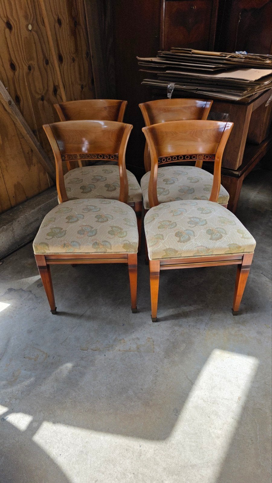 4 kersenhouten stoelen € 75, Ophalen