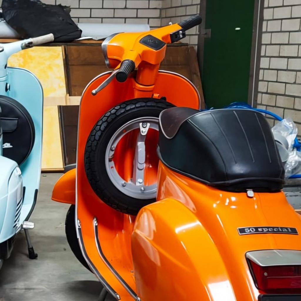 Reservewiel met houder Vespa classic, Fietsen en Brommers, Brommeronderdelen | Oldtimers, Ophalen of Verzenden, Zo goed als nieuw