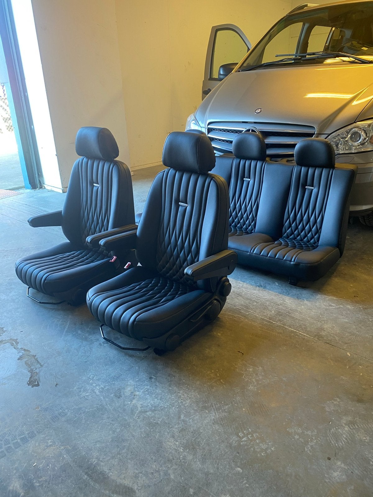 Mercedes Vito W639 Voorstoelen leer nieuw, Ophalen, Mercedes-Benz, Nieuw, Info@scooterseats.nl