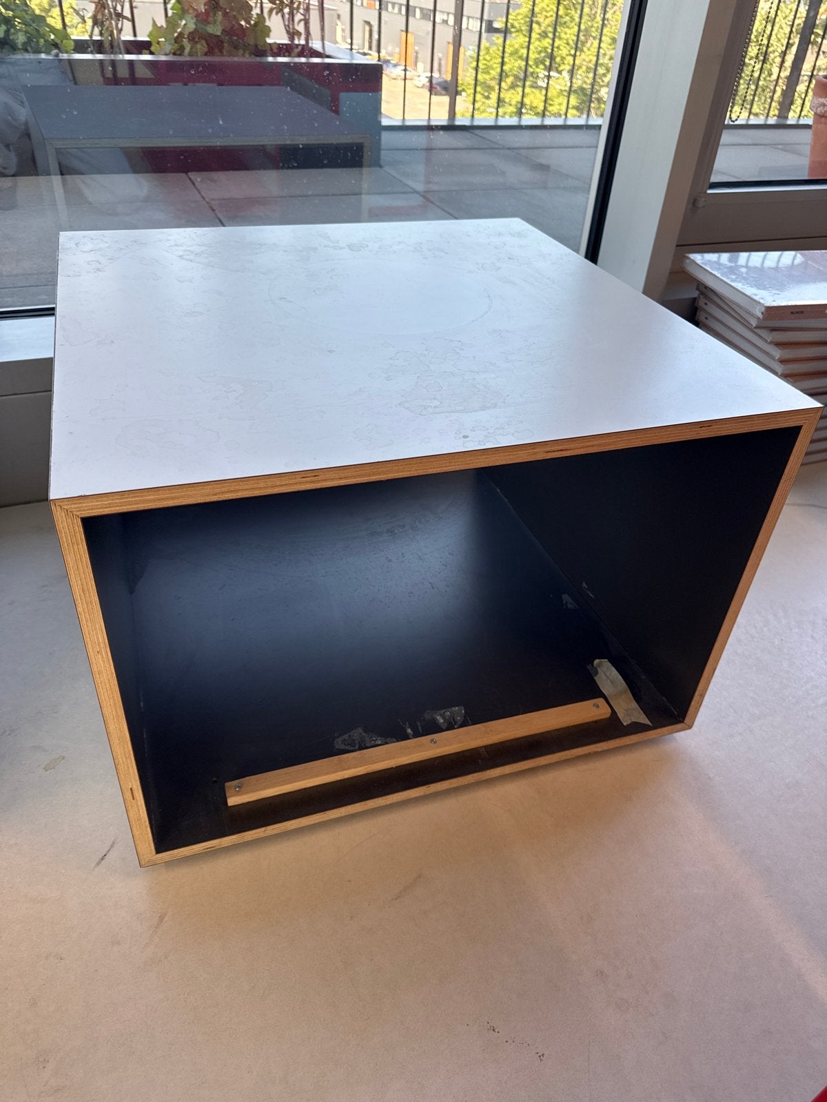 Witte Kubus Opbergkast / Bijzettafel B60xD60,3xH42,3cm, Ophalen, Gebruikt