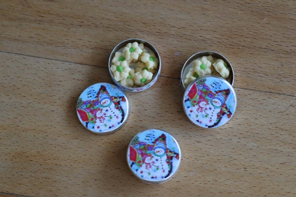 Ronde en vierkante gevulde kerstkoekblikken., Ophalen of Verzenden, Nieuw, Gebruiksvoorwerp