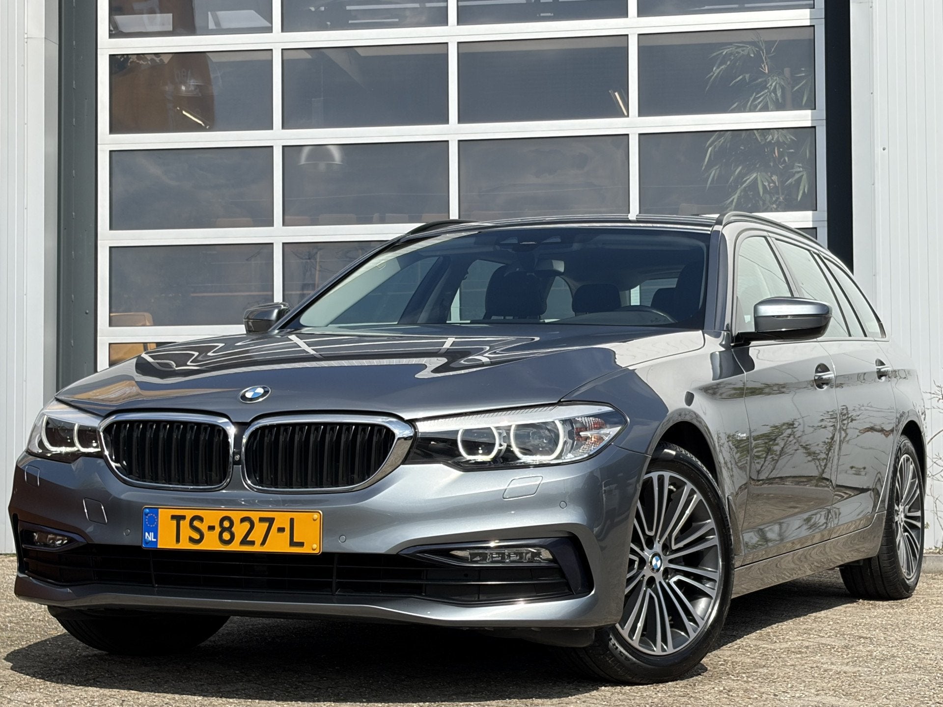 BMW 5 Serie Touring 520i High Executive 184pk | Sport Line |, Automaat, 1998 cc, Achterwielaandrijving, Gebruikt