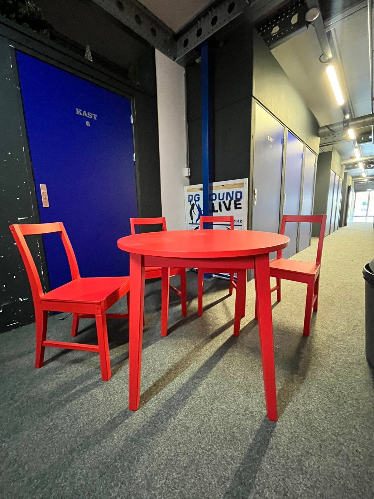 Rode tafel + 4 rode stoelen, Huis en Inrichting, Ophalen, Gebruikt, 50 tot 100 cm, Rond