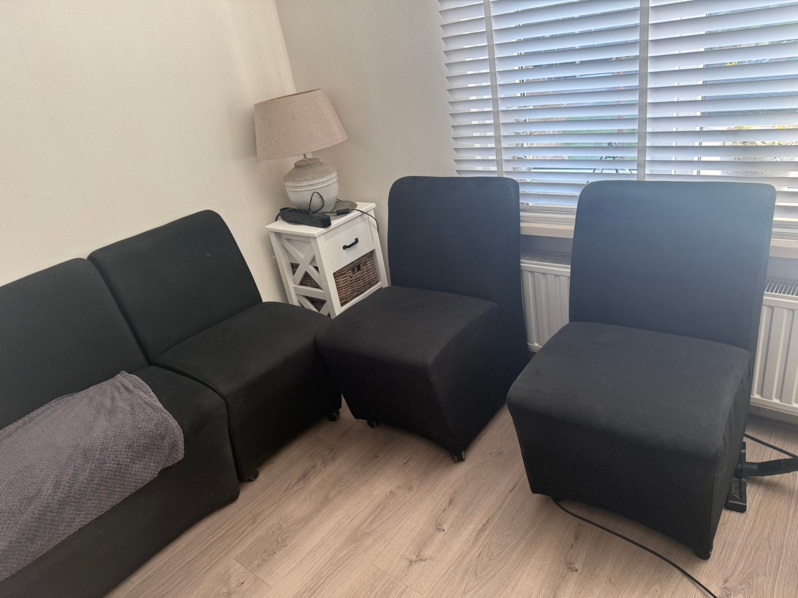 Eetkamerbank en 3 stoelen samen 125 Euro, Ophalen, Drie, Zwart, Zo goed als nieuw