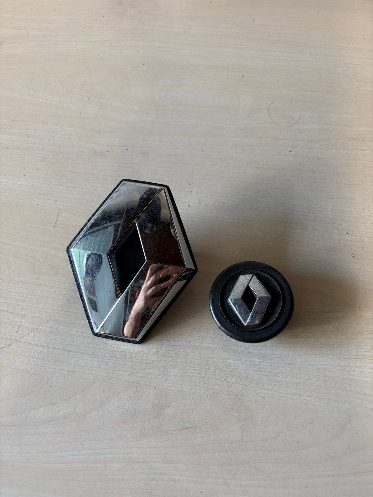 Originele Renault logo's - Set van 2 emblemen, Ophalen of Verzenden, Gebruikt, Renault
