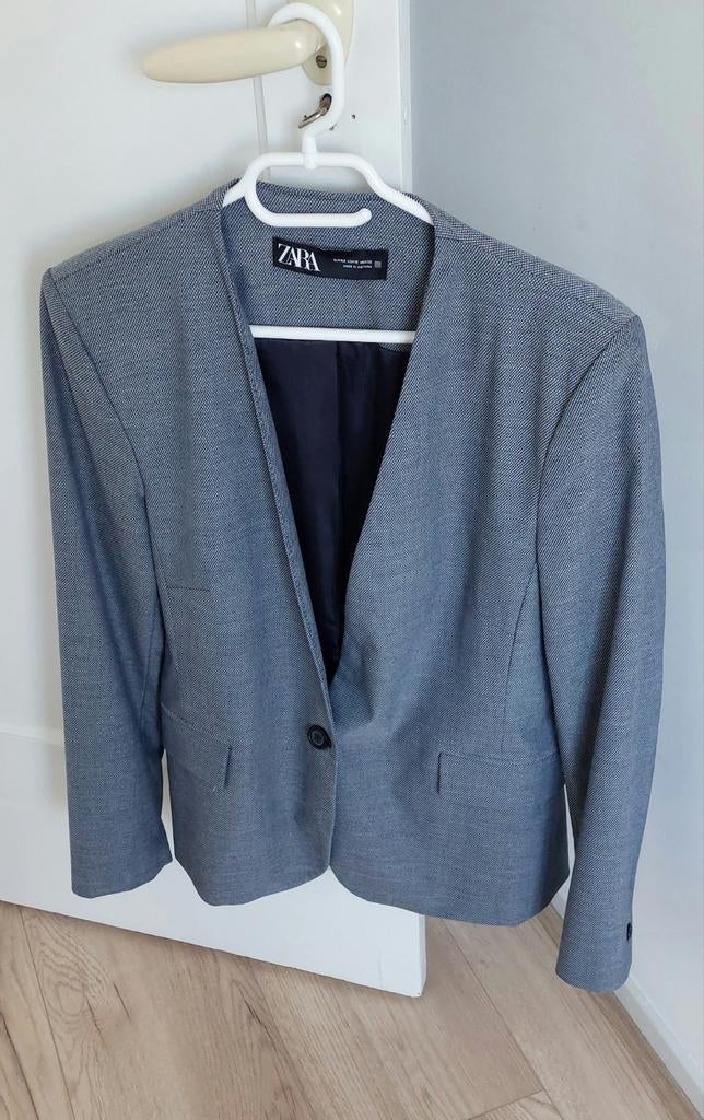 Blauw colbertje, lange mouw. Nieuw.
Maat 42. Moederdagtip, Blauw, Maat 42/44 (L), Nieuw, Ophalen of Verzenden